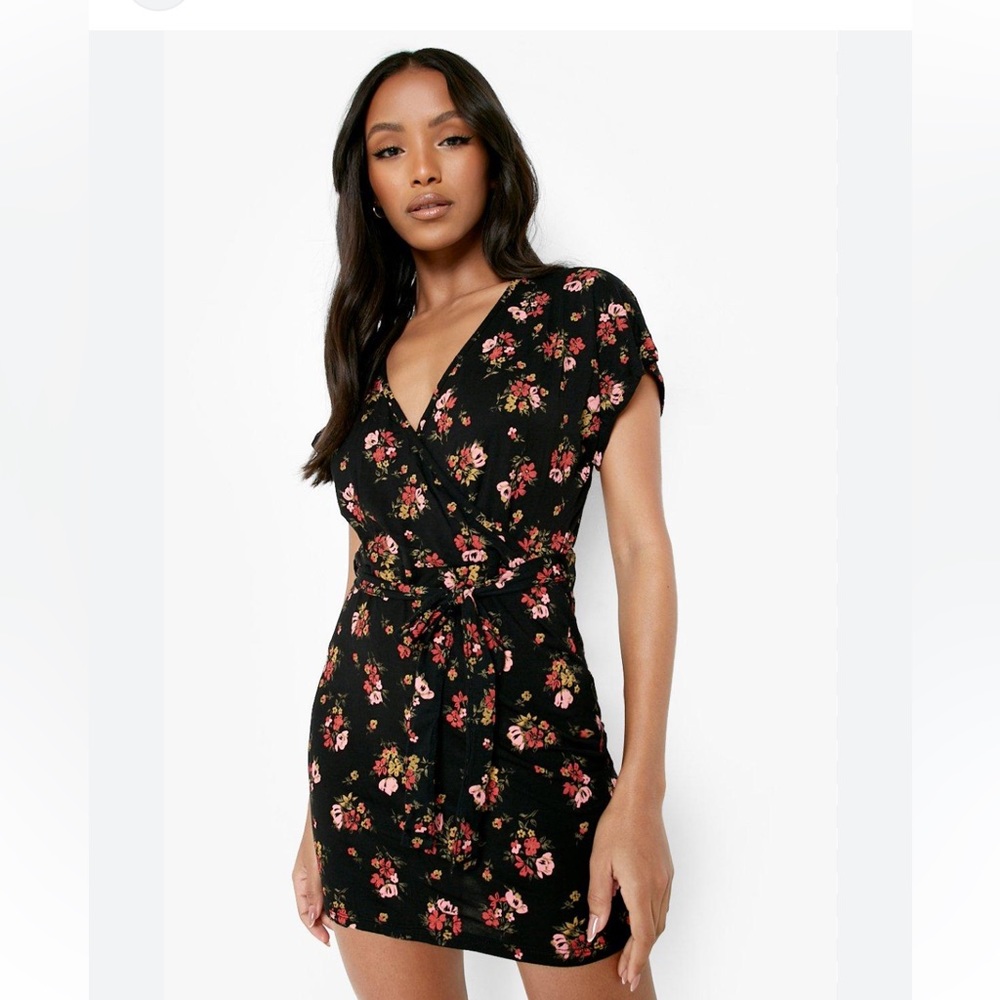 Nastygal floral dress new with tags never worn.